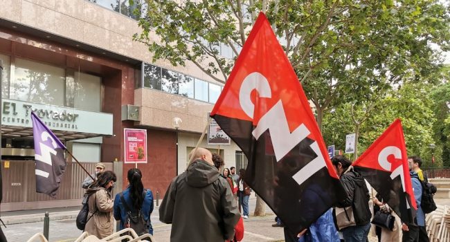 Concentración de la CNT en la sede de Majorel en Zaragoza