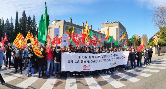 Concentración en la Clínica Montpellier en Zaragoza | Foto: OSTA