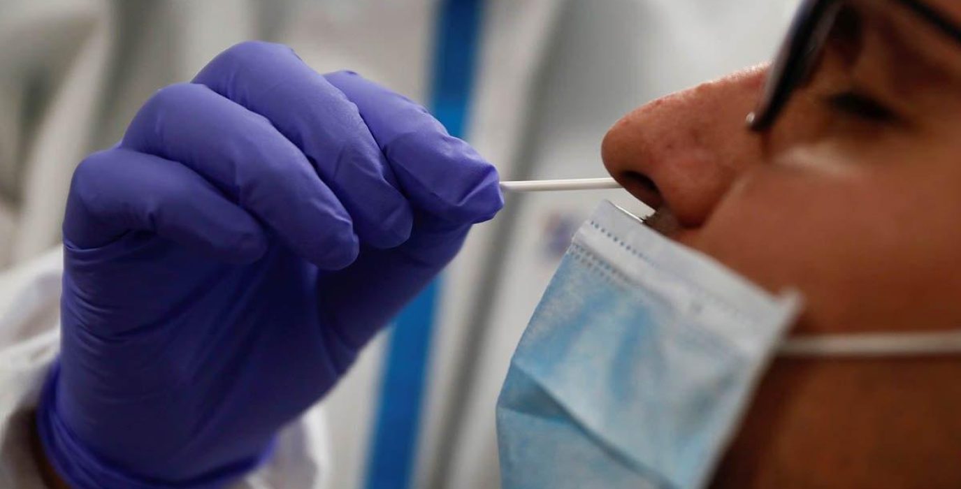 Prueba PCR realizada a un paciente. Foto: Sanidad