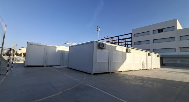 Aulas prefabricadas instaladas en el patio de Primaria del CPI Valdespartera III | Foto: AMPA V3