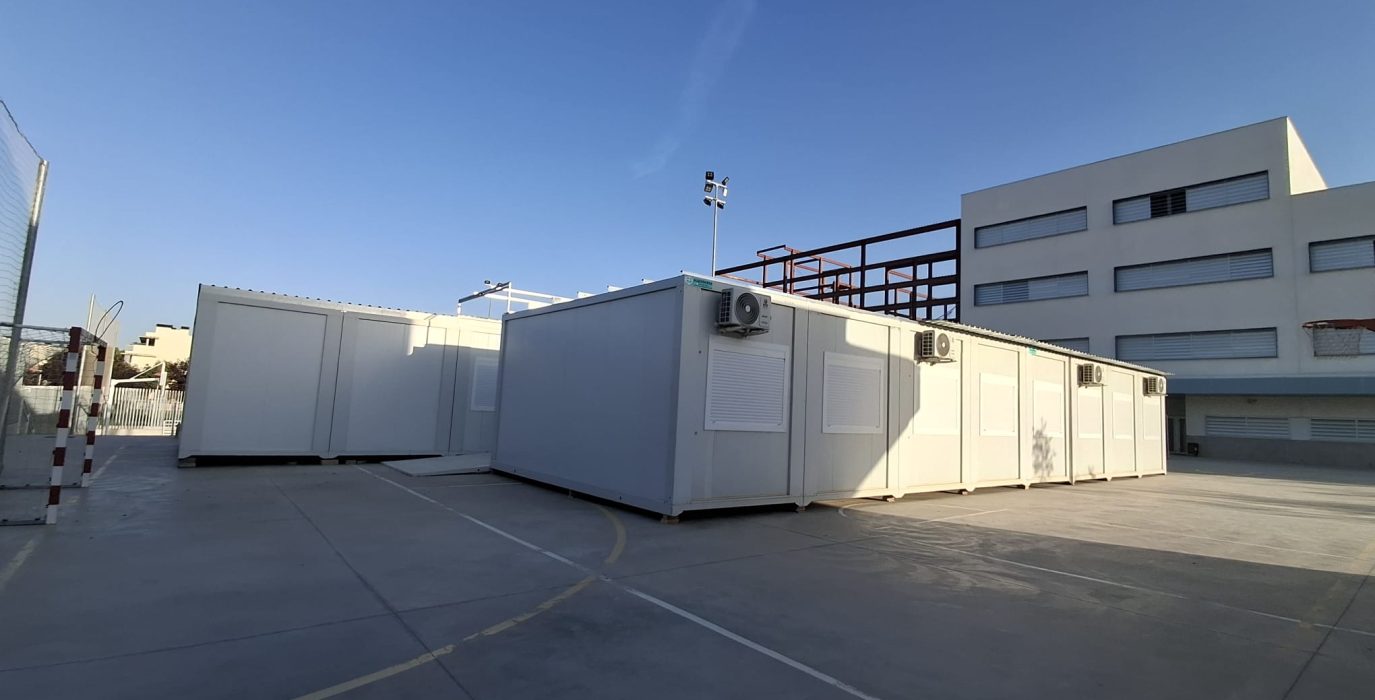 Aulas prefabricadas instaladas en el patio de Primaria del CPI Valdespartera III | Foto: AMPA V3