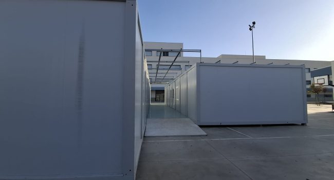Aulas prefabricadas instaladas en el patio de Primaria del CPI Valdespartera III | Foto: AMPA V3