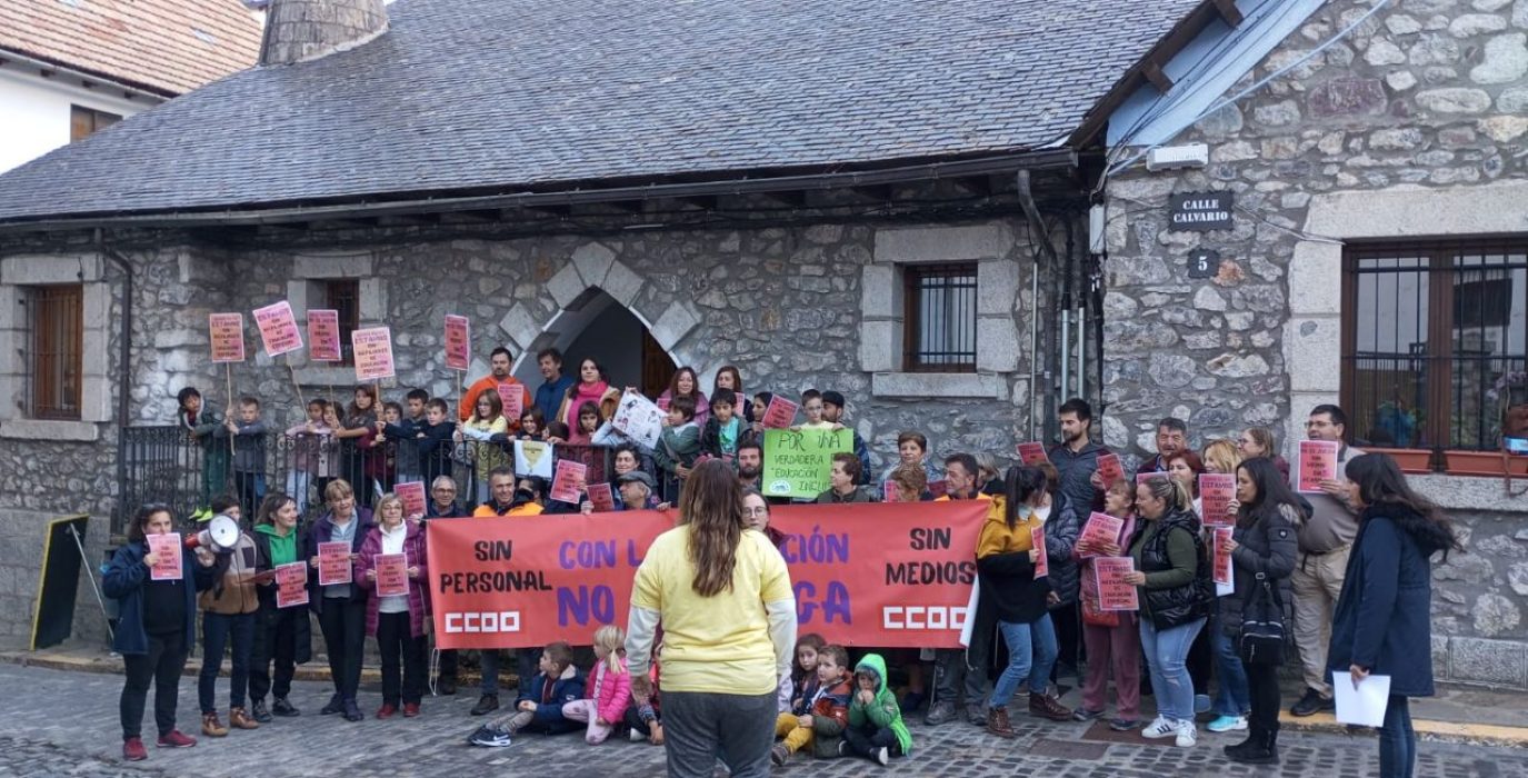 Concentración en el CRA Cinca-Cinqueta de Bielsa | Foto: CCOO Aragón