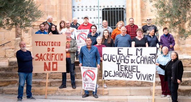 Concentración en Cuevas de Cañart | Foto: Teruel Existe