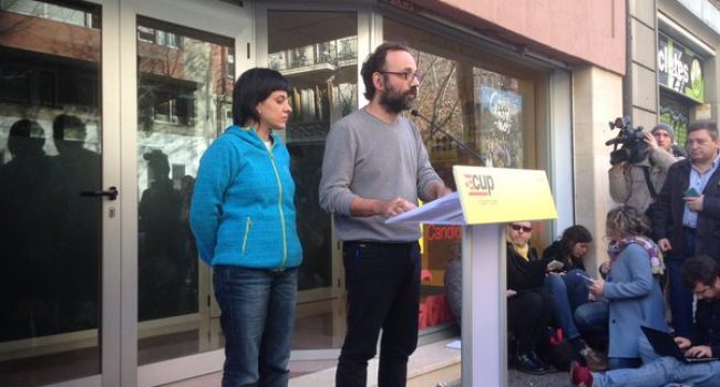 Anna Gabriel y Benet Salellas en rueda de prensa. Foto: @xevigenero