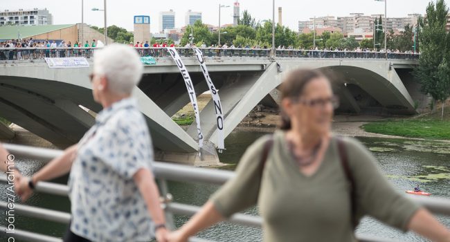Cadena humana en Zaragoza en el Día Mundial de las Personas Refugiadas el pasado año. Foto: Pablo Ibáñez (AraInfo)