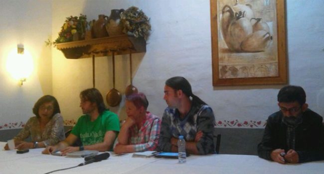 Candidatos y candidatas en el acto de presentación.