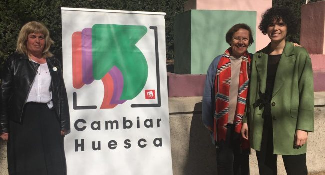 Pilar Callén, Rosario Ochoa y Olinda Pardo en la presentación de la candidatura de Cambiar Huesca para el 28M | Foto: @cambiarhuesca