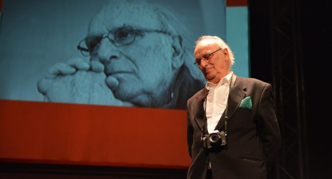carlos saura en un escenario