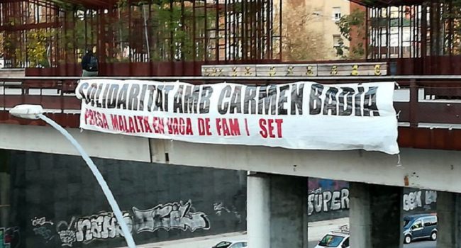 Pancarta en Barcelona en solidaridad con la presa Carmen Badía. Foto: La Directa