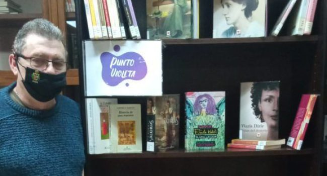 Lumbreras frente al Punto Violeta. Foto: CHA