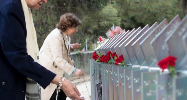 Homenaje a la víctimas del franquismo en el Cementerio de Torrero de Zaragoza. Foto: Pablo Ibañez (AraInfo) (Archivo)
