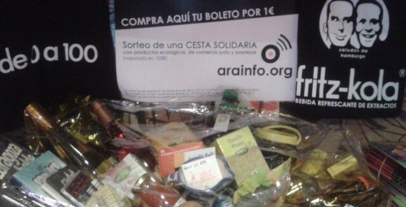 La cesta solidaria está expuesta estos días en bar vegetariano Birosta