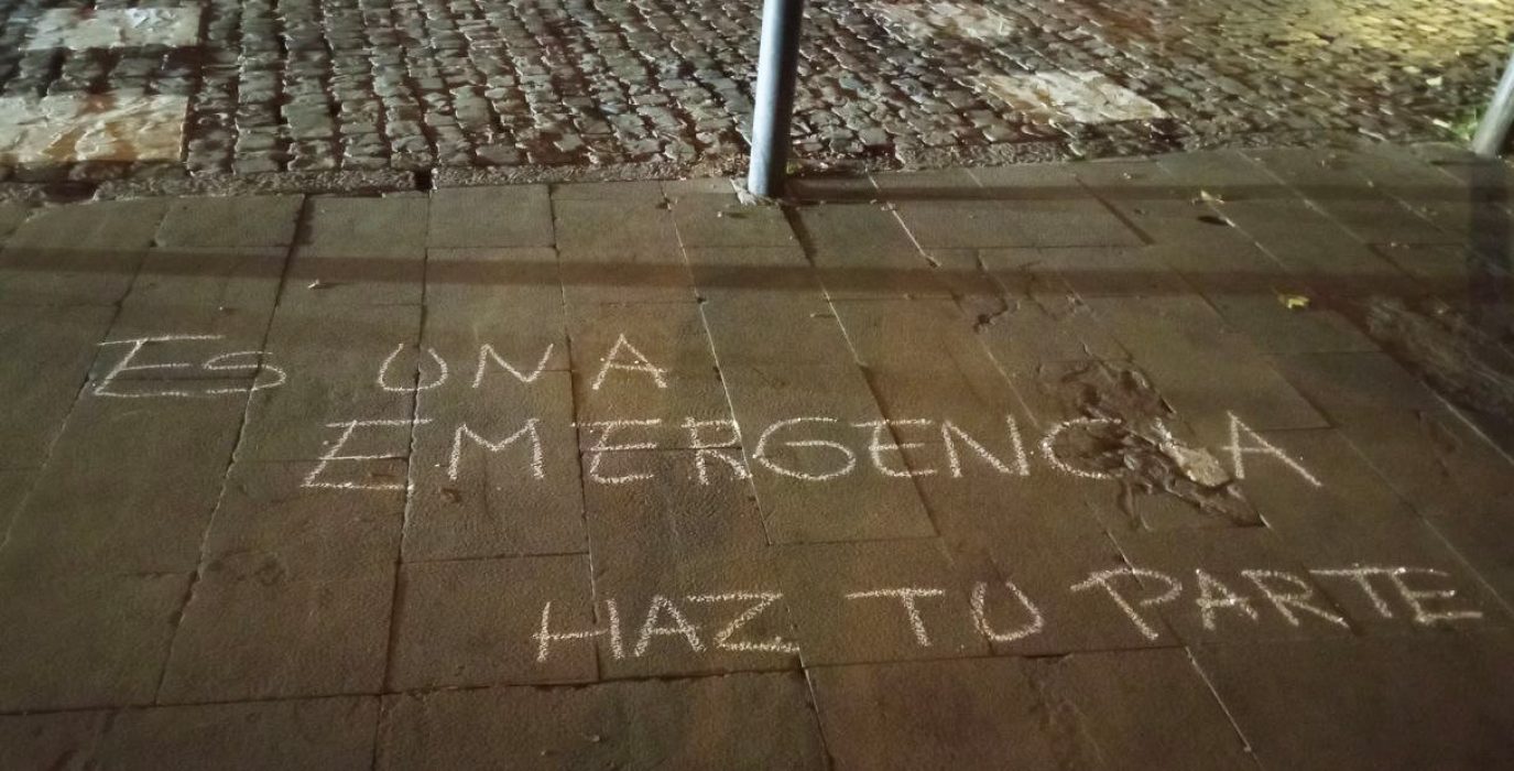 Mensaje en las calles de Chaca alertando de la emergencia climática | Foto: Emergencia Climática Jaca