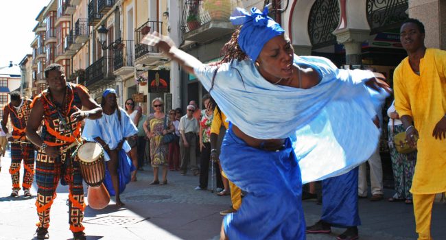 Pasacalles en Chaca en la edición de 2019 del Festival Folklórico de los Pirineos | Foto: @festivaljaca