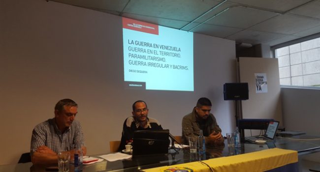 Sequera y Borges durante la charla en Vigo.