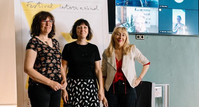 Chus Fenero, Estela Rasal y Vicky Calvia durante el encuentro en Uesca.