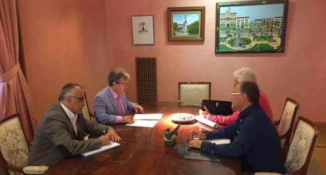 El Chusticia, Ángel Dolado, durante la reunión con la Plataforma Teruel Existe.