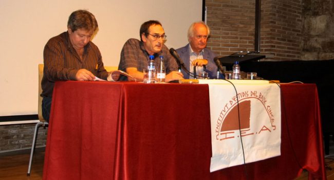 Chusé Inazio Nabarro, Màrio Sasot y Josep Maria Baró en a presentación d’o manifiesto. Foto: Coordinadora Aragón Trilingüe