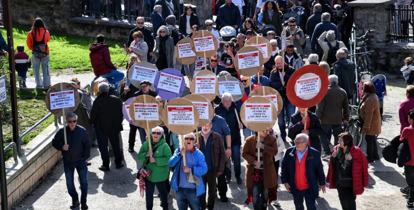 La Marcha de los Barrios en la Cincomarzada 2025 | Foto: FABZ