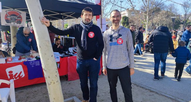 El coordinador de IU Aragón, Álvaro Sanz, y el coordinador de IU Zaragoza, Javier Gimeno, durante la celebración de la Cincomarzada | Foto: @iu_aragon
