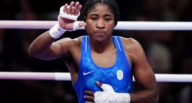 Cindy Ngamba en un combate en los Juegos de París 2024 | Foto: @Olympics