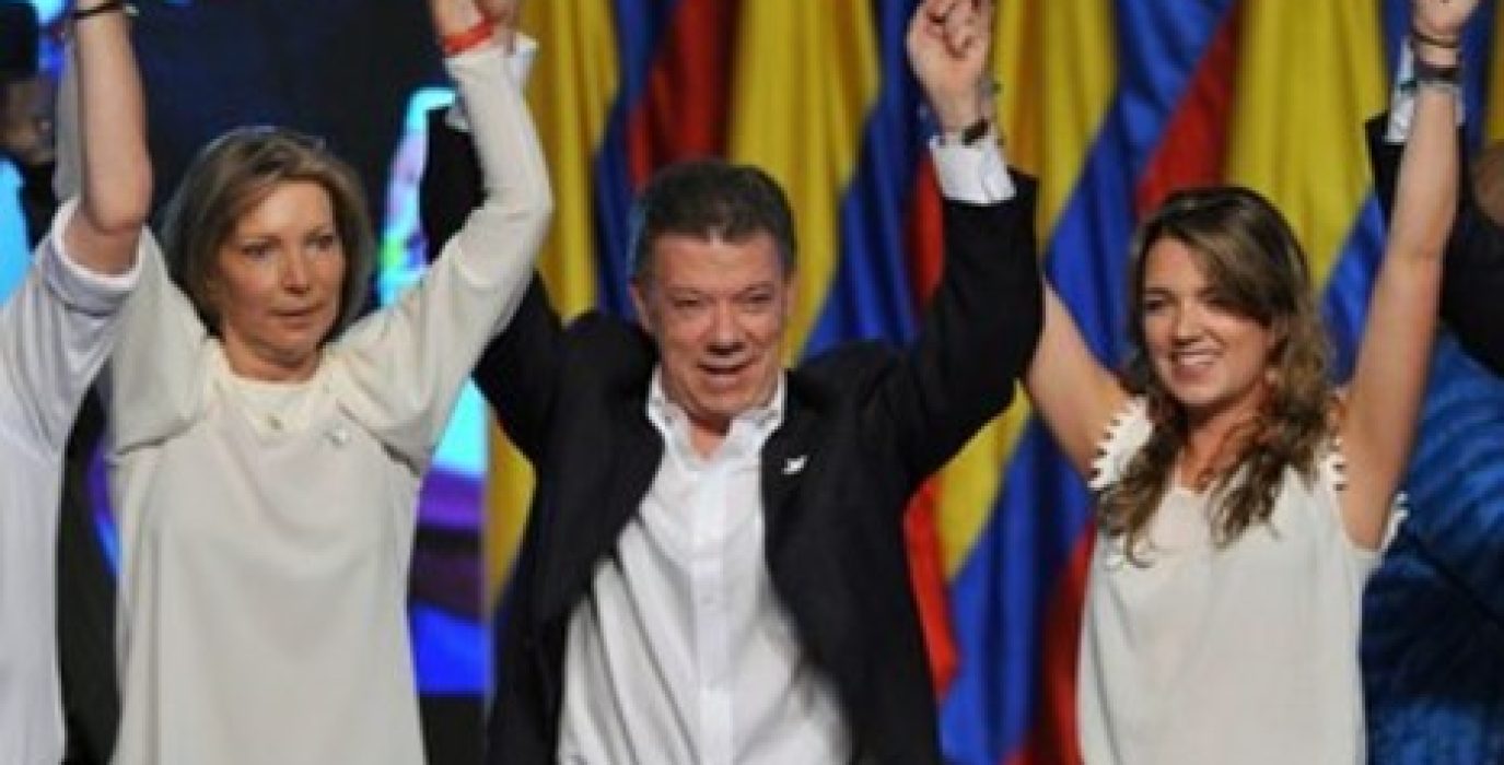 Santos celebra su victoria tras conocerse los resultados electorales. Foto: Guillermo Legaria