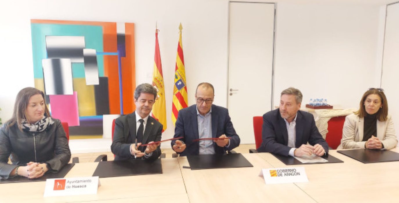 Luis Felipe en el centro junto con Felipe Faci