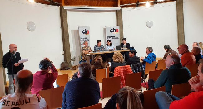 Un grupo de personas reunidas en el comité nazional de cha