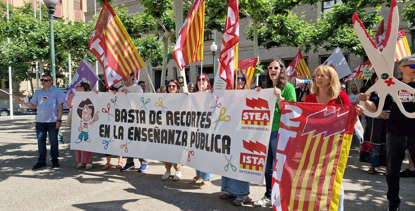 Concentración de STEA ante la sede del Gobierno de Aragón | Foto: STEA