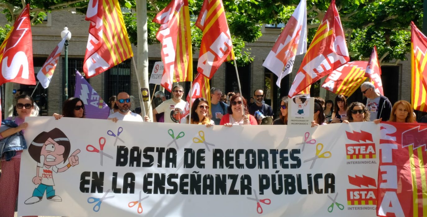 Concentración de STEA ante la sede del Gobierno de Aragón | Foto: STEA