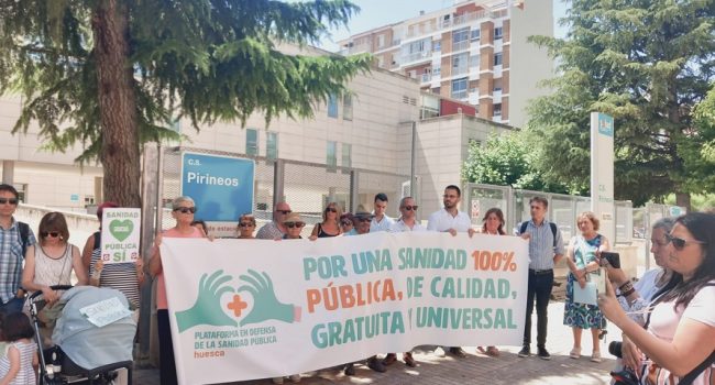Concentración de protesta en Uesca por los recortes sanitarios de la DGA | Foto: Plataforma en defensa de la Sanidad pública