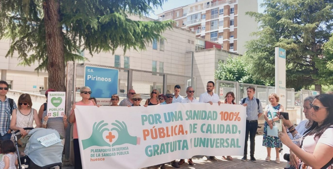 Concentración de protesta en Uesca por los recortes sanitarios de la DGA | Foto: Plataforma en defensa de la Sanidad pública