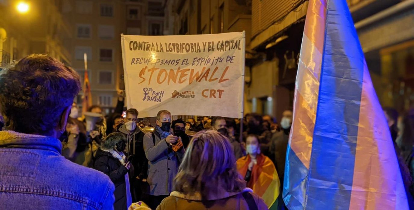 Concentración en la calle Fita de Zaragoza contra las agresiones a la comunidad LGTBIQA | Foto: Rocío Durán Hermosilla