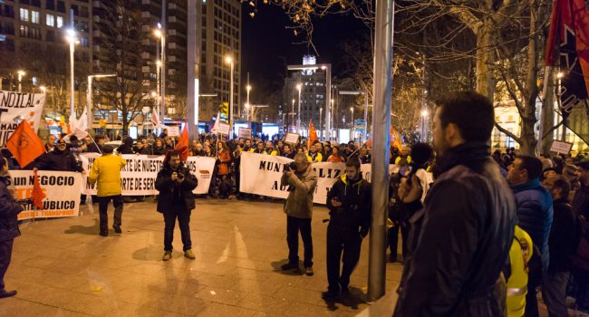 Una concentración de las y los trabajadores de AUZSA. Foto: Pablo Ibáñez (AraInfo)