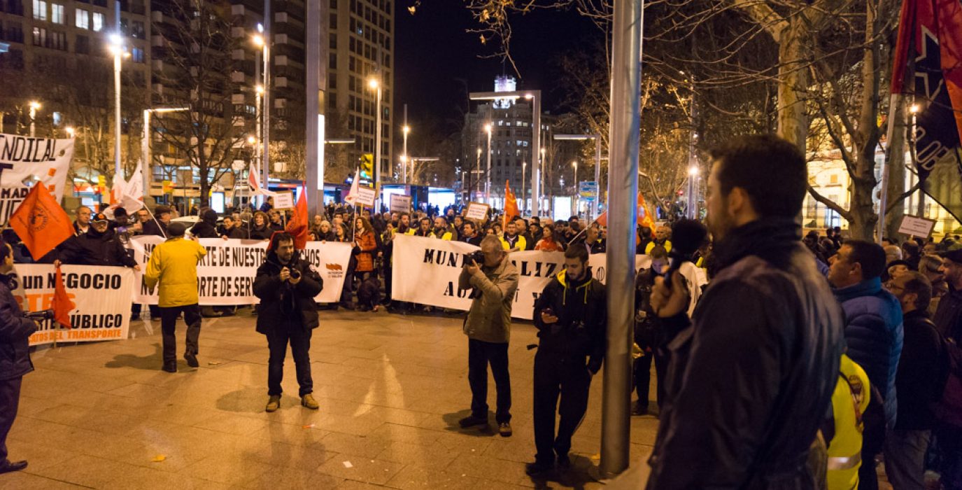 Una concentración de las y los trabajadores de AUZSA. Foto: Pablo Ibáñez (AraInfo)