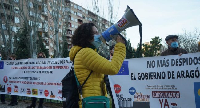 Concentración de representantes sindicatos que defienden a los interinos aragoneses. Foto: STEPA.