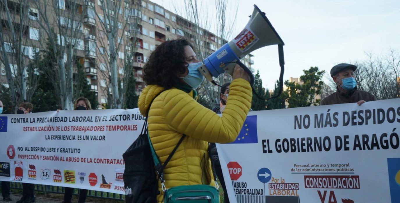 Concentración de representantes sindicatos que defienden a los interinos aragoneses. Foto: STEPA.