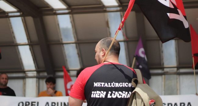 Concentración contra la “represión sindical” y el despido de un trabajador de Stellantis