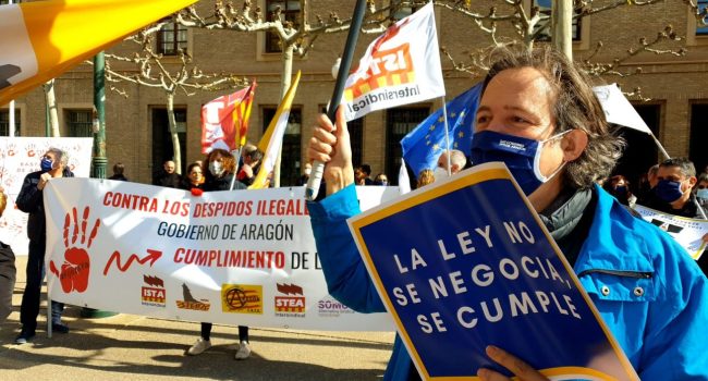 Concentración de interinos e interinas ante la sede del Gobierno de Aragón en Zaragoza.