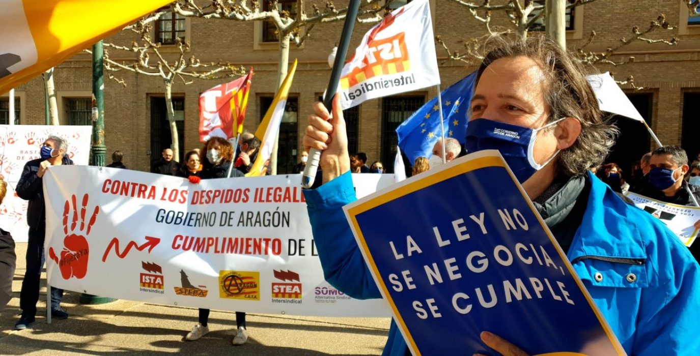 Concentración de interinos e interinas ante la sede del Gobierno de Aragón en Zaragoza.