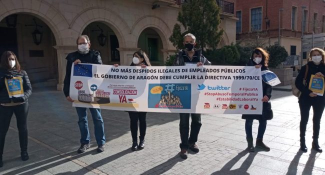 Concentración de interinos e interinas en Teruel | Foto: STEPA