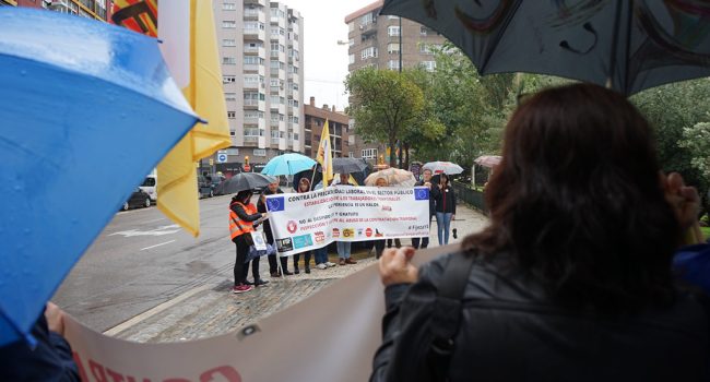 Concentración del sindicato STEPA en el acceso a las Cortes de Aragón