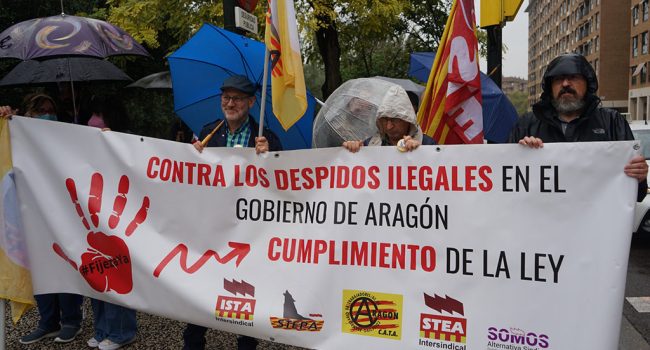 Concentración del sindicato STEPA en el acceso a las Cortes de Aragón