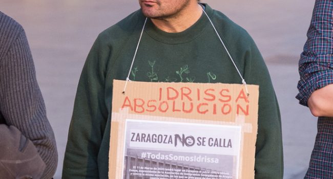 Concentración en Zaragoza en apoyo a Idrissa Gueye. Foto: Pablo Ibáñez (AraInfo)