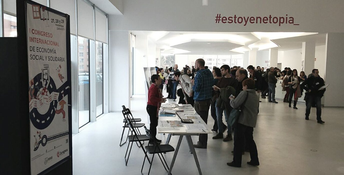Congresistas llegan al espacio de acreditaciones en Etopia.
