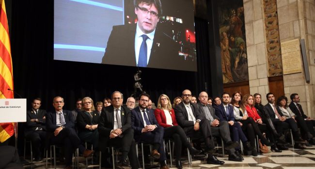 Puigdemont interviene por videoconferencia durante el acto de presentación del Consell per la Repùblica. Foto: @Govern