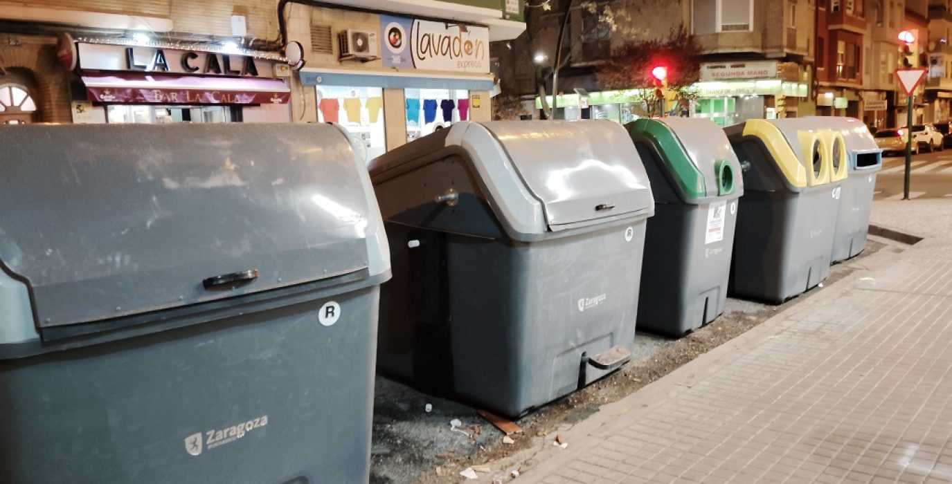 Zaragoza en Común alerta sobre los nuevos contenedores de basura “no adaptados a personas con movilidad reducida”
