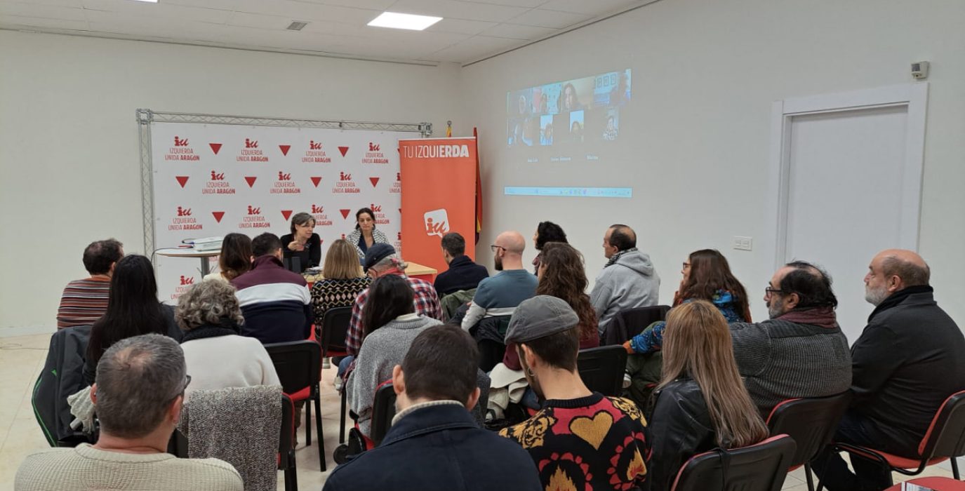 Coordinadora general de IU Aragón, reunida este sábado.