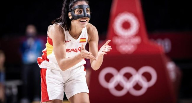 La base aragonesa, Cristina Ouviña, durante un partido de los Juegos de Tokio 2020. Foto: FEB.es